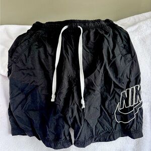Nike athletic shorts men’s size medium